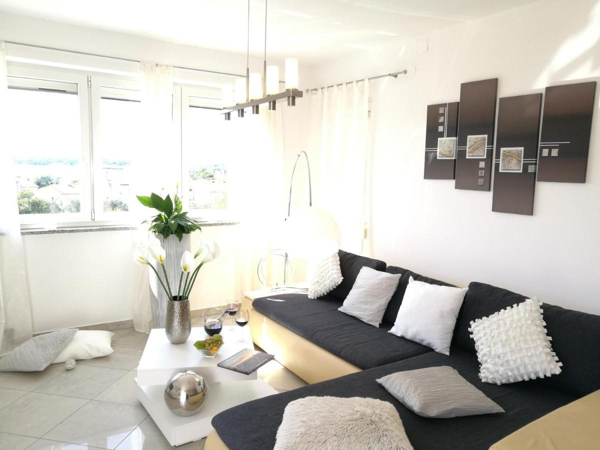 Villa Meli - Apartments Mit Meerblick Μεντουλίν Εξωτερικό φωτογραφία