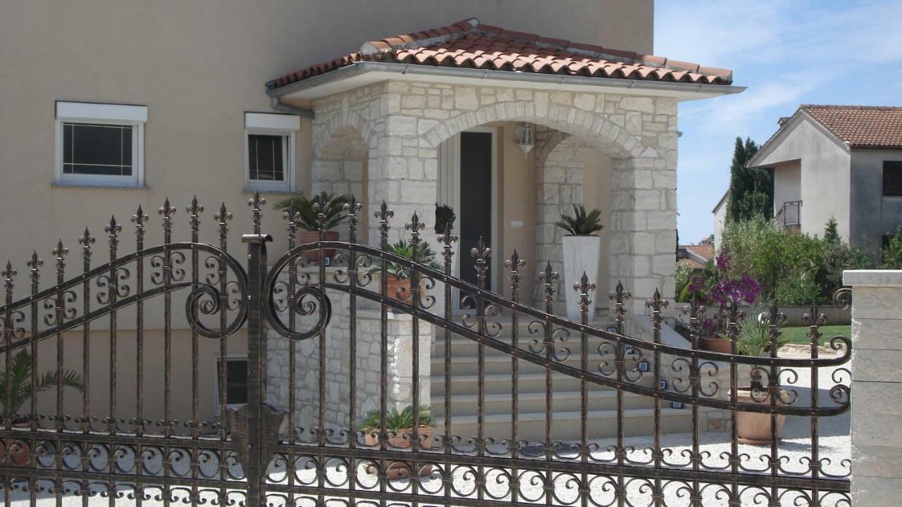 Villa Meli - Apartments Mit Meerblick Μεντουλίν Εξωτερικό φωτογραφία